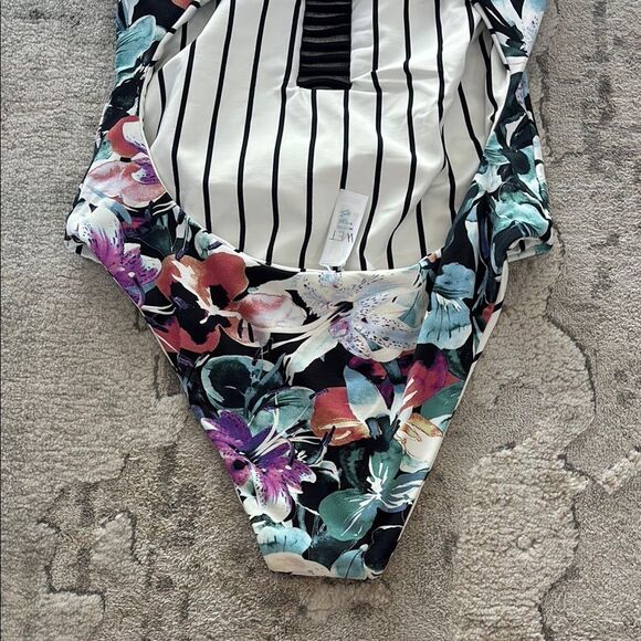 Reversible Black and Purple One Piece Swimwear - Picture 8 of 10